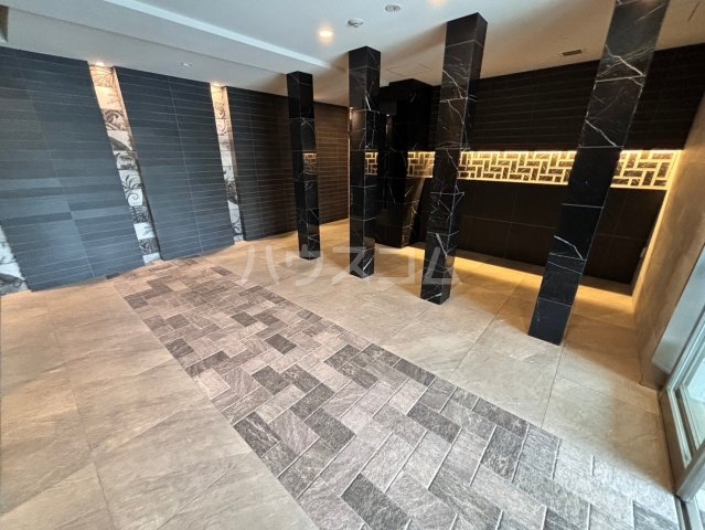 20/30 エントランス