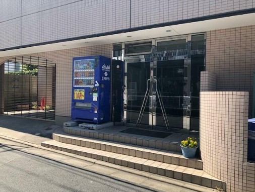 15/22 エントランス