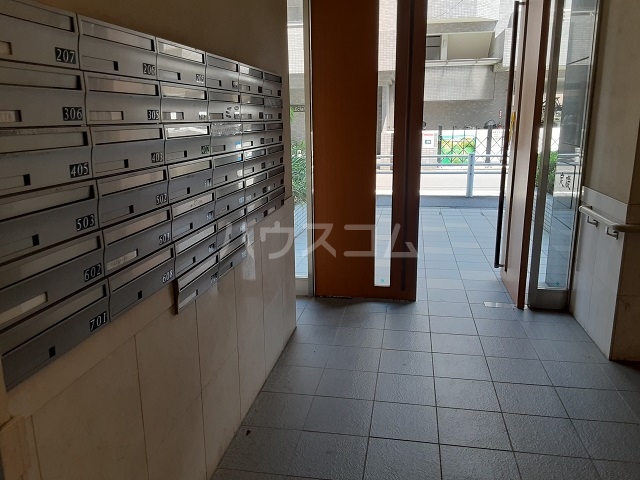 18/28 エントランス