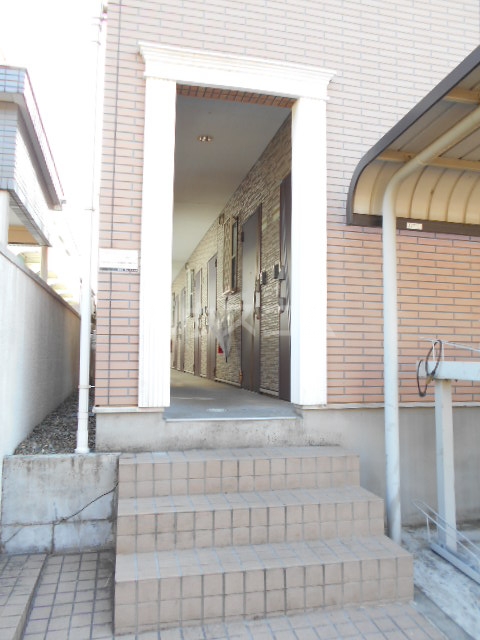 18/23 エントランス