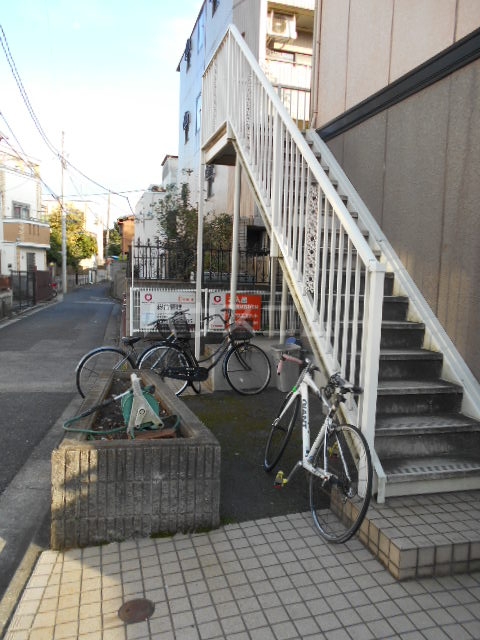 24/30 エントランス