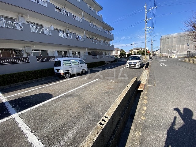 23/30 駐車場