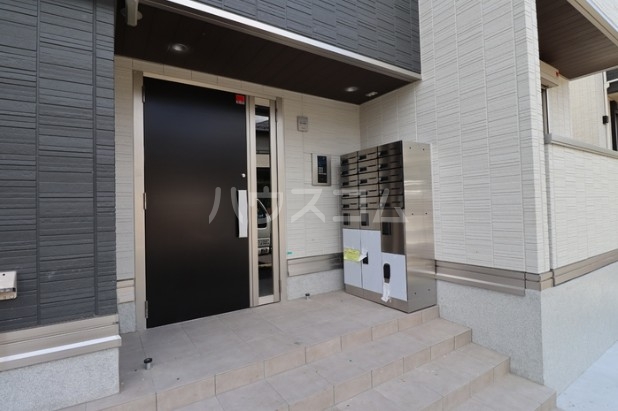 19/27 エントランス