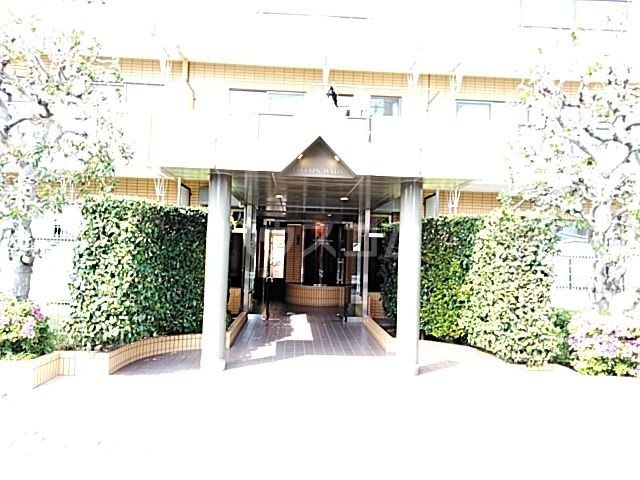 20/30 エントランス