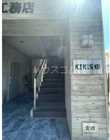 16/21 エントランス