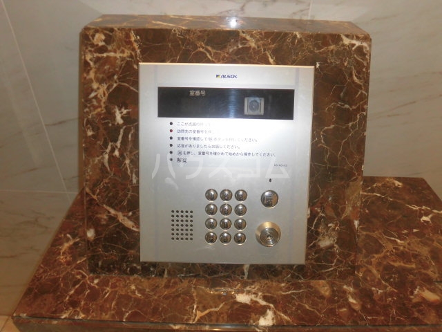 22/27 エントランス