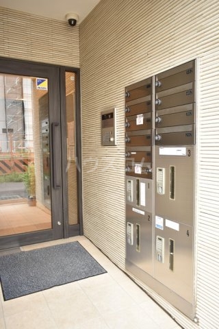 18/23 エントランス