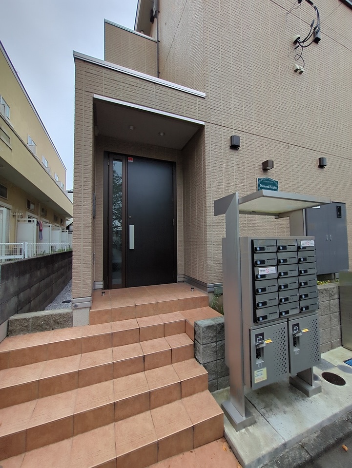 27/30 エントランス