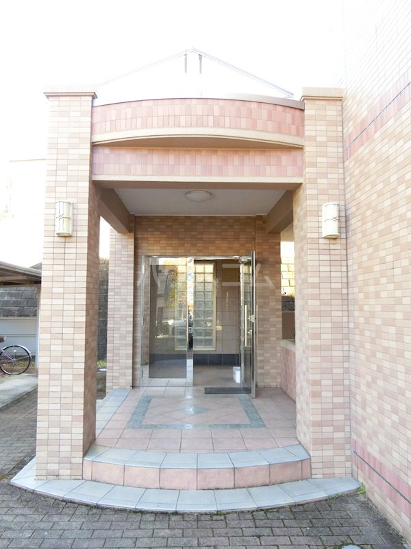 16/25 エントランス