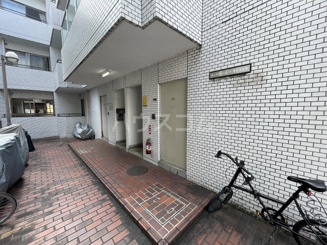 2/5 エントランス