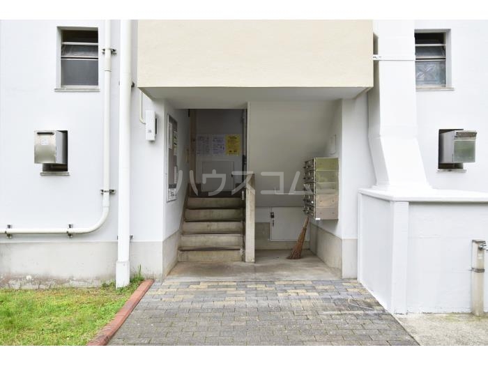 16/23 エントランス