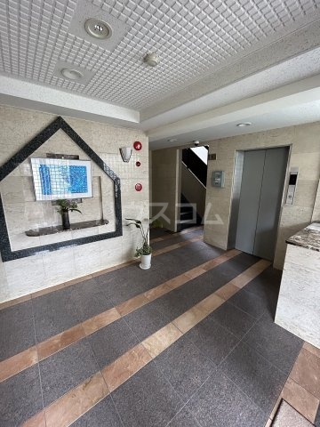 22/29 エントランス