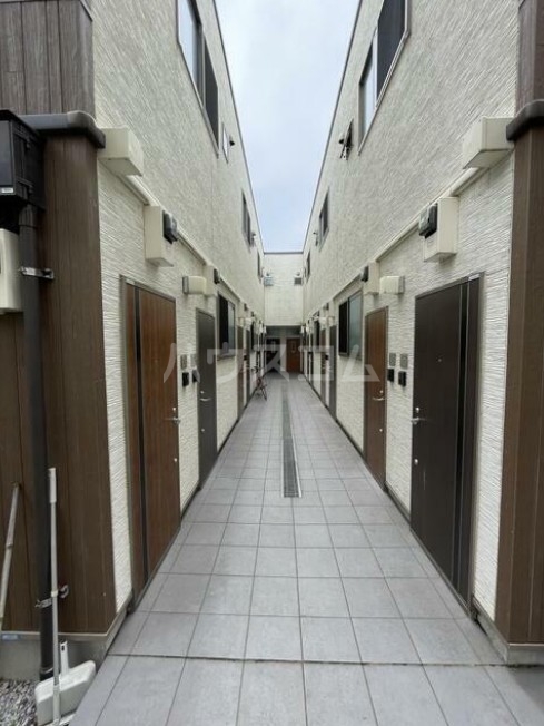 21/22 エントランス