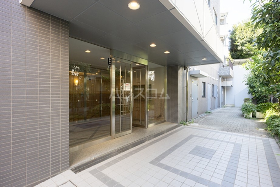 16/27 エントランス