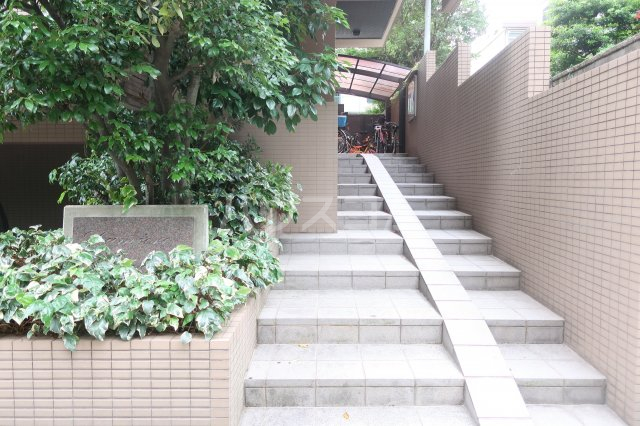 22/24 エントランス