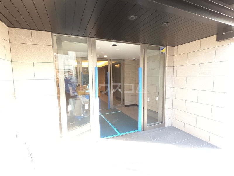 16/19 エントランス