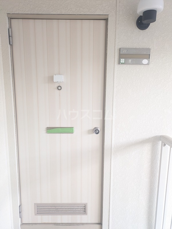 28/30 エントランス