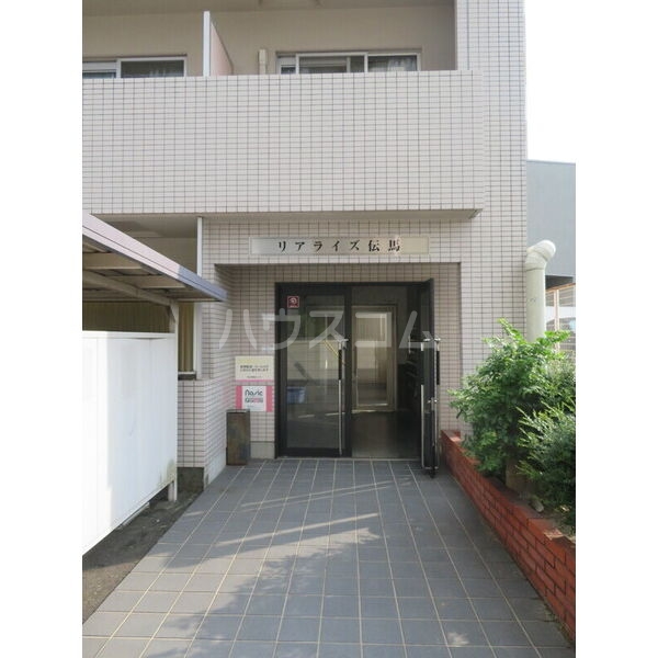 27/30 エントランス