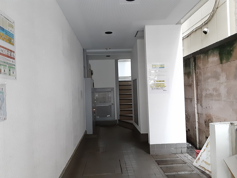 26/30 エントランス