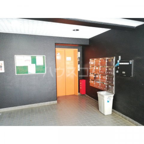 19/26 エントランス