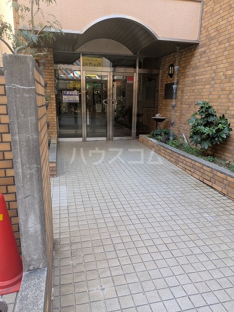 28/30 エントランス