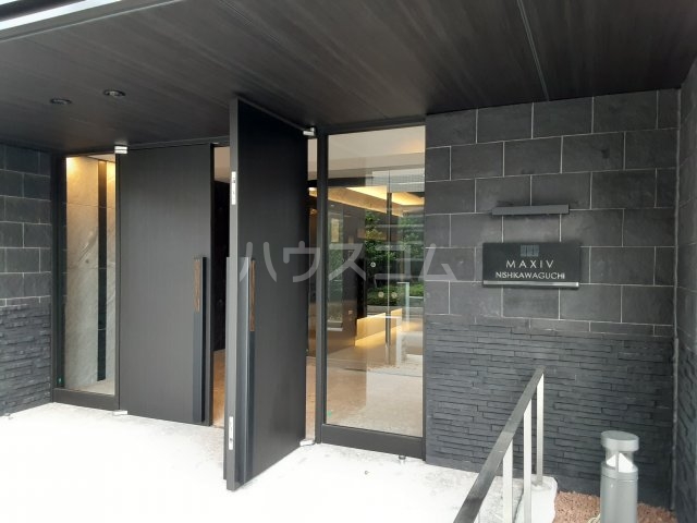 23/29 エントランス