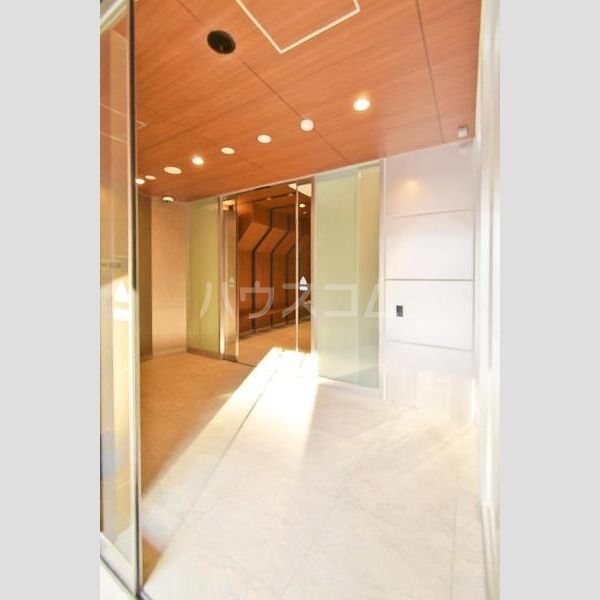 18/21 エントランス