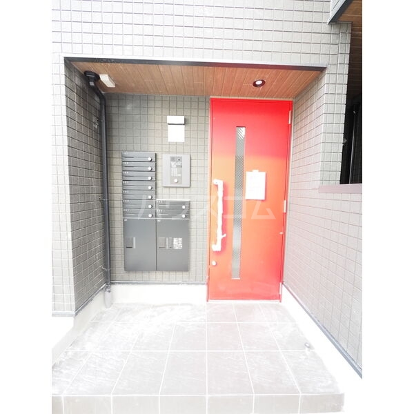 21/25 エントランス