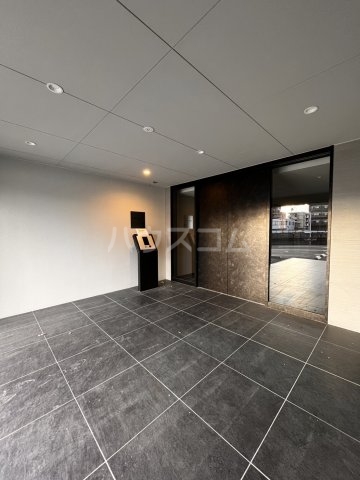 28/30 エントランス