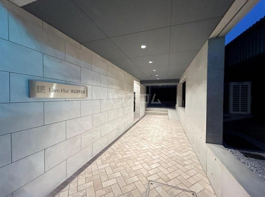 13/13 エントランス