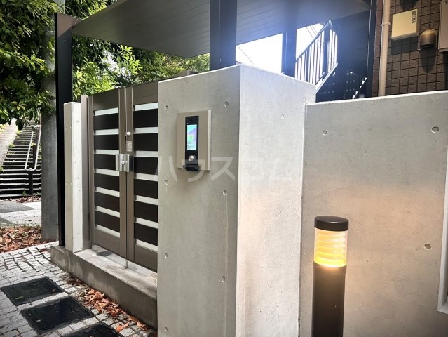 28/30 エントランス