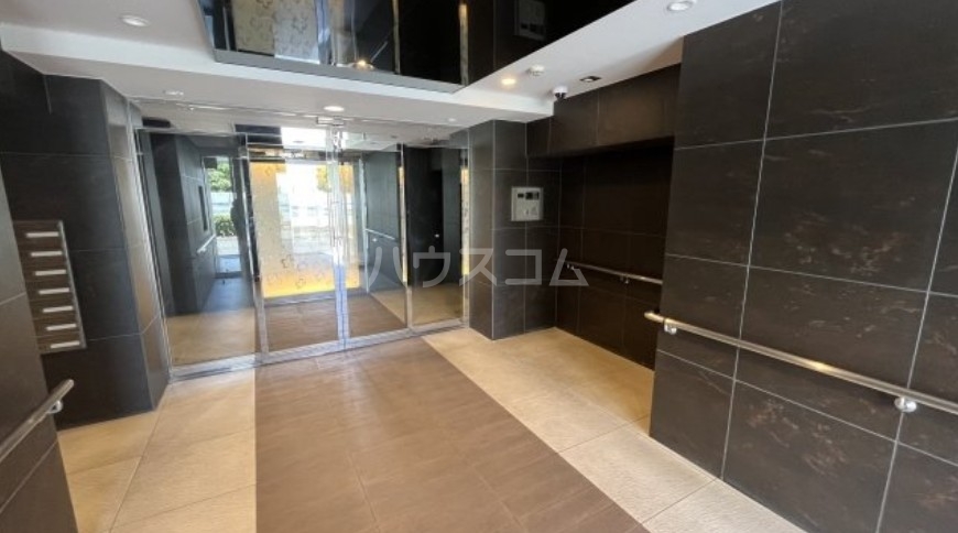 15/21 エントランス