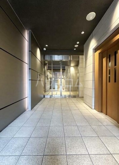 18/28 エントランス