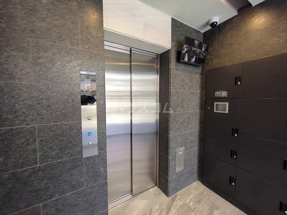 28/30 エントランス