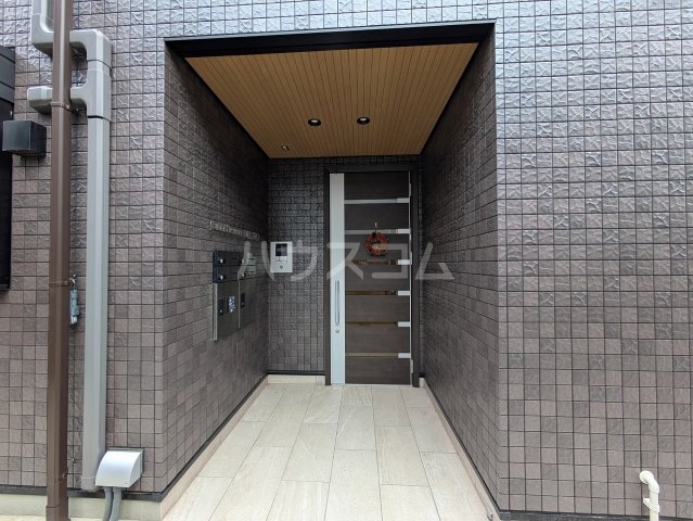 22/25 エントランス