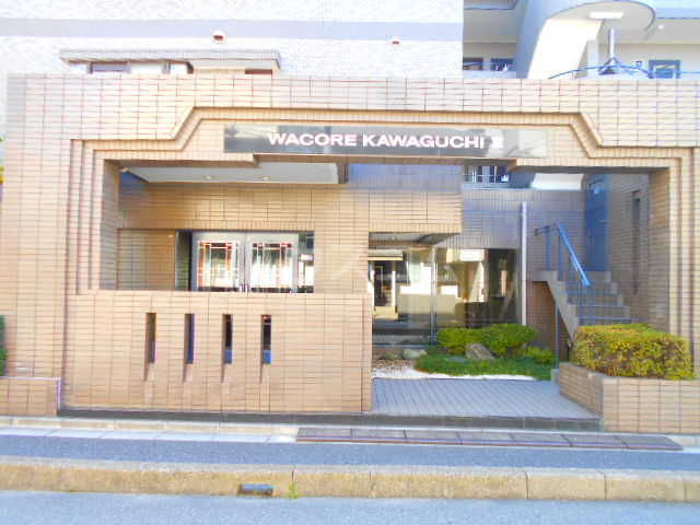 18/27 エントランス