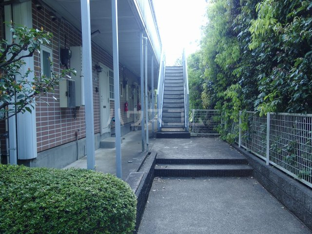 23/30 エントランス