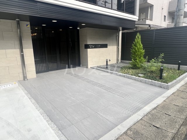 25/30 エントランス