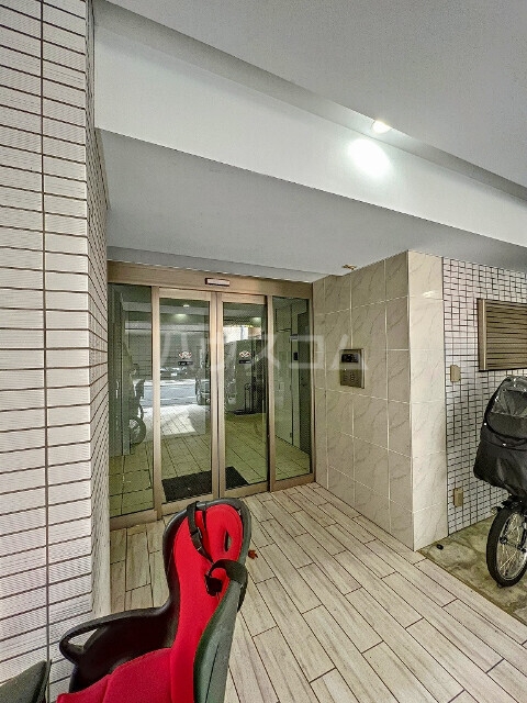 21/27 エントランス