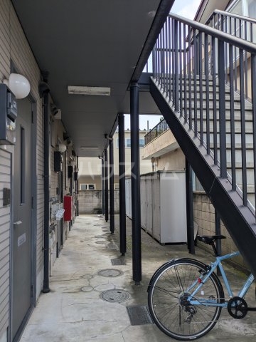 23/27 エントランス