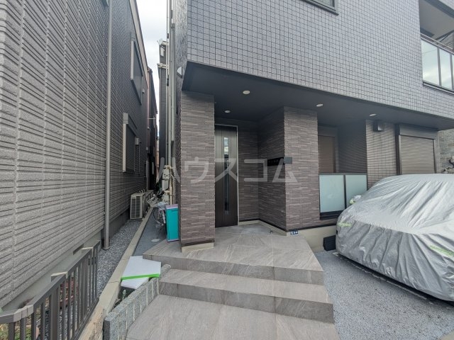 26/27 エントランス