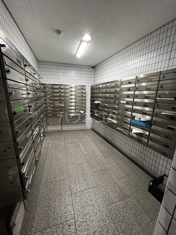 16/20 エントランス