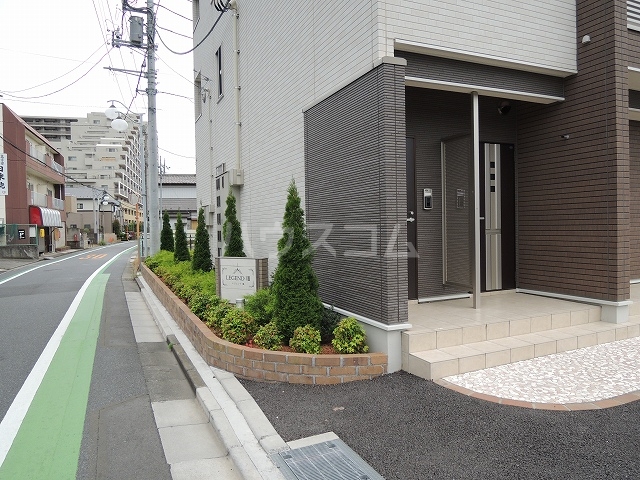 26/30 エントランス