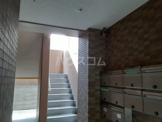 18/28 エントランス