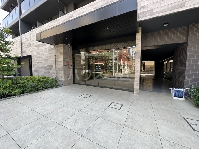 28/30 エントランス