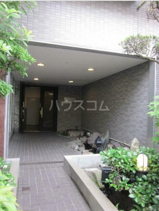 18/26 エントランス