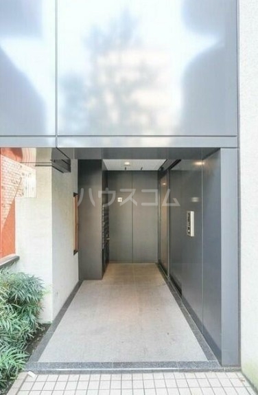 18/25 エントランス