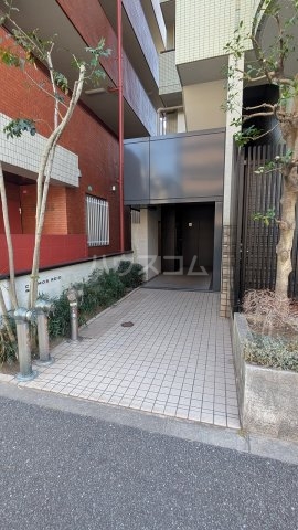 21/27 エントランス