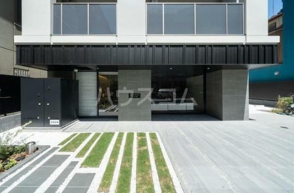 5/5 エントランス