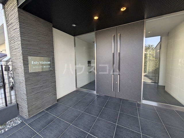 22/26 エントランス